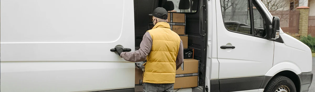 ¿Sabías que los conductores de vehículos de más de 7,5 toneladas tienen prohibidas las labores de carga y descarga?
