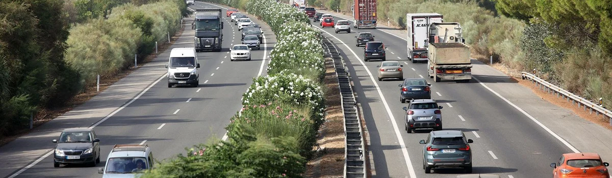 La DGT permite circular por el arcén en la AP-4