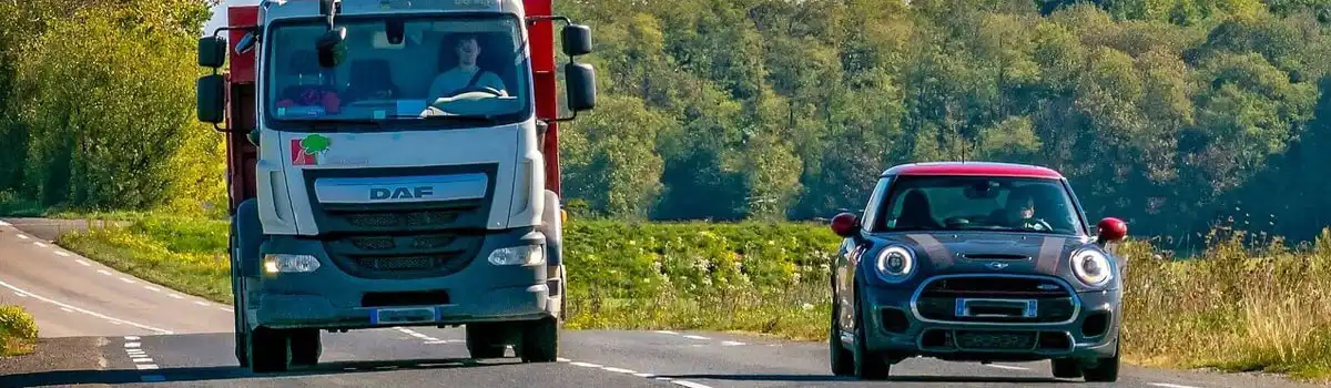 La medida de la DGT de eliminar los 20 km/h adicionales al adelantar, ¿un riesgo para la seguridad?