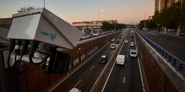 Las ZBE ponen a muchos entre la espada y la pared por no poder comprar un coche con etiqueta: pagar 800 euros al mes en multas o dejar de trabajar