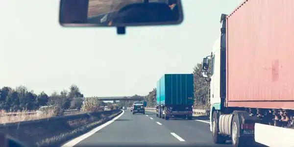 Nueva campaña de control de la DGT: camiones y autobuses.